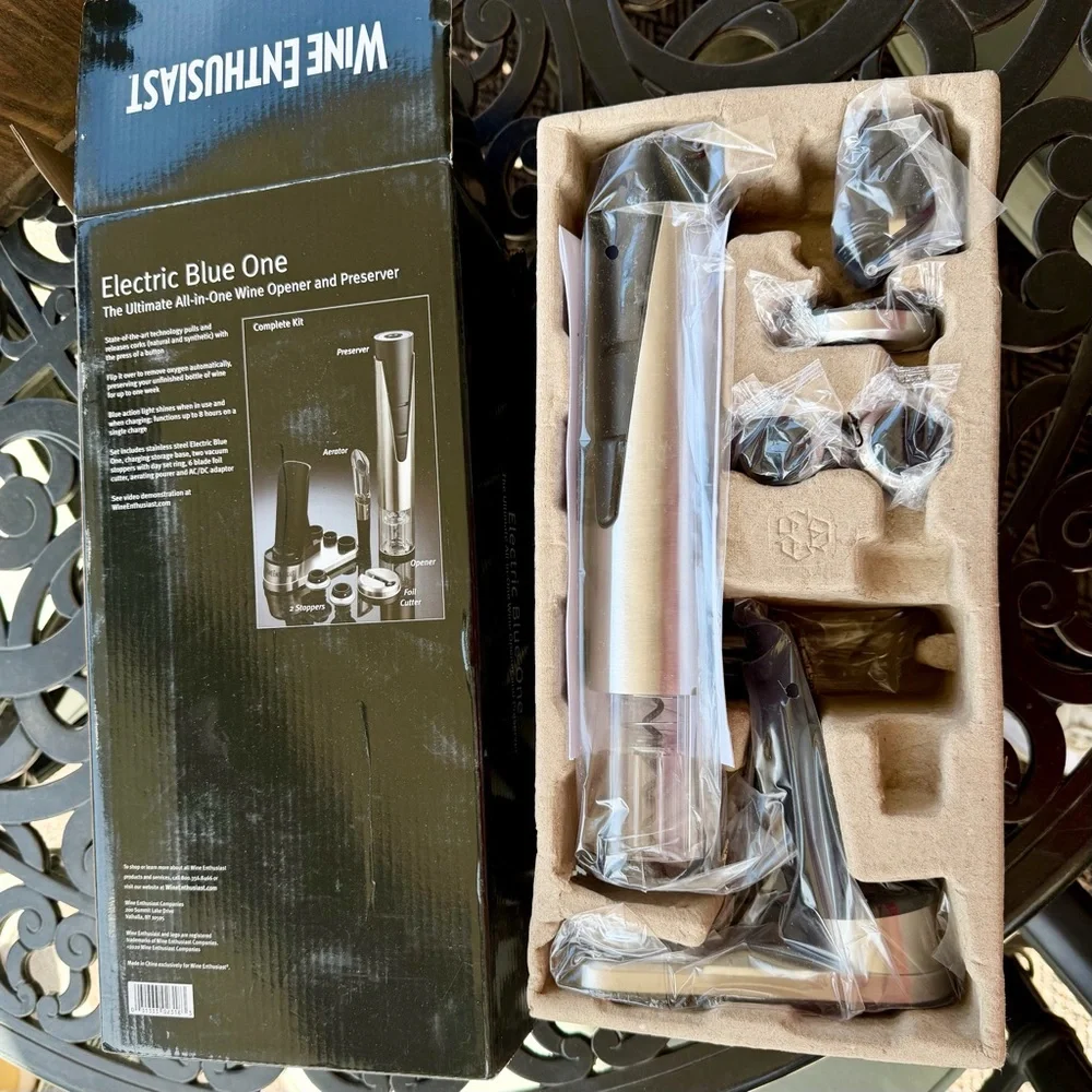 Wine Enthusiast - Electric Blue 1 Wine Opener & Preserver